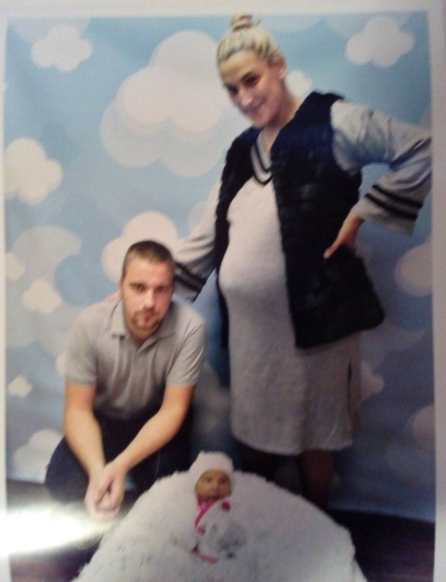 Cukununuka Anastasija s roditeljima neposredno nakon rodnjenja