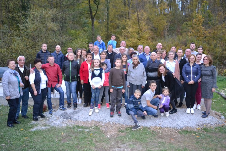 savici s porodicom i priajteljima