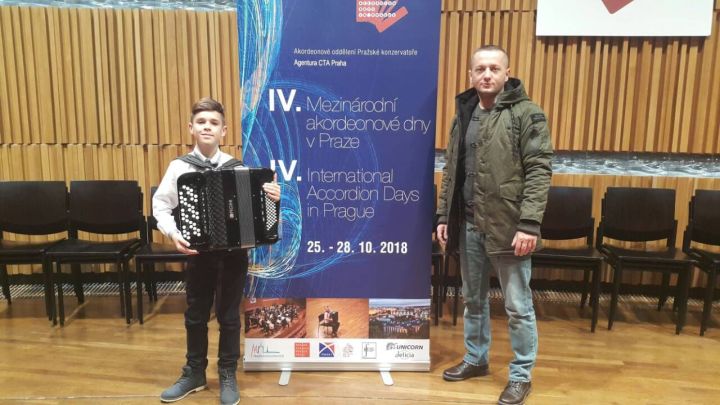 Lazara Bajic u Pragu sa svojim profesorom Savom Covickovicem